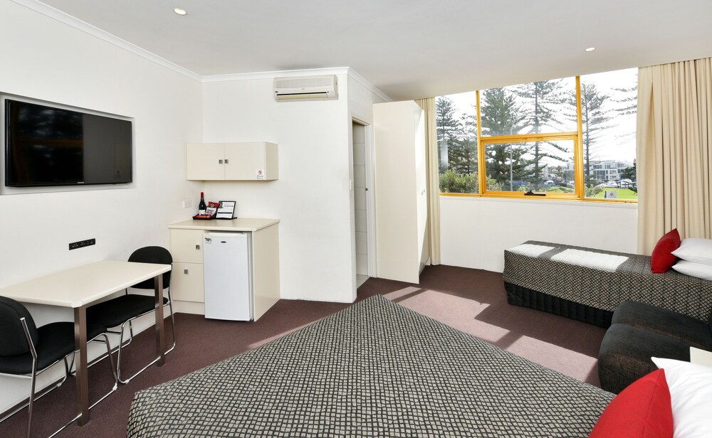 Atlantic Tower Motor Inn 38/45