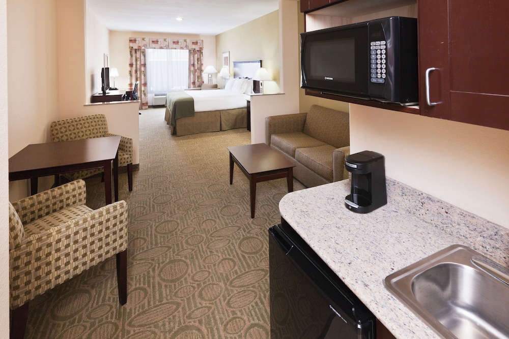 Holiday Inn Express Suites Brownfield 42/54