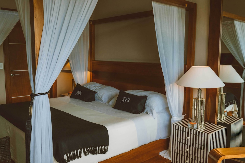 JASHITA HOTEL BOUTIQUE 15/84