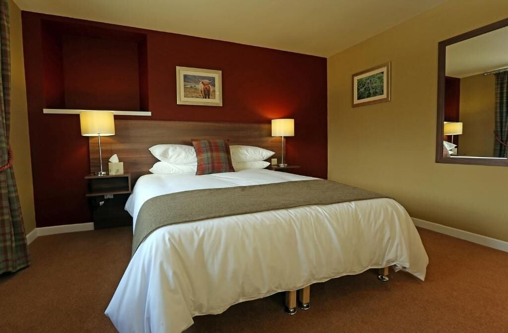 SUPERIOR, KING BED, PRIVATE BATHROOM