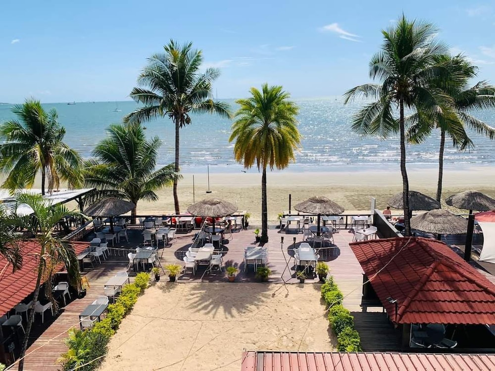 Smugglers Cove Beach Resort and Hotel 46/50