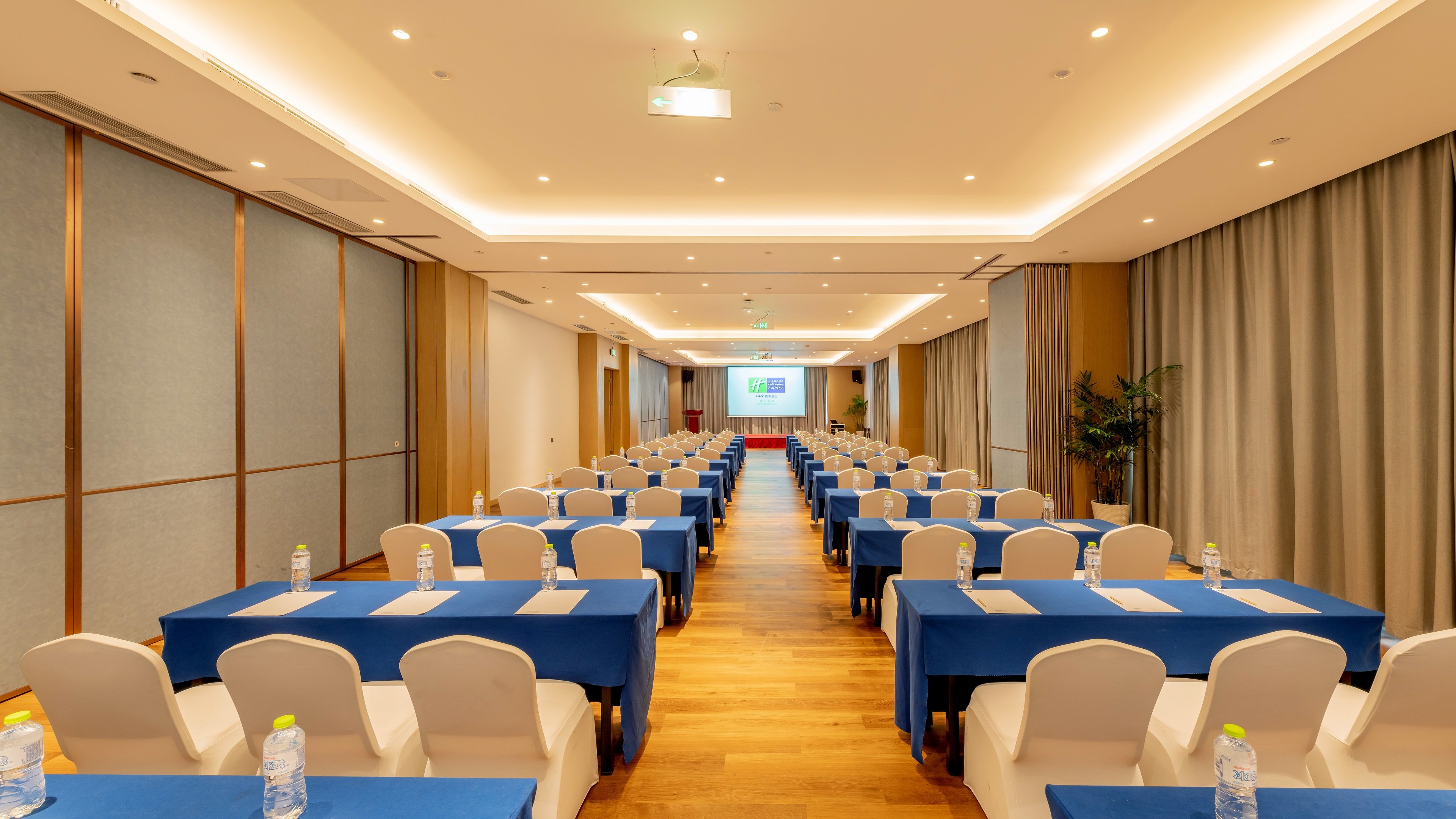 Holiday Inn Express LINYI RIVERSIDE 40/43