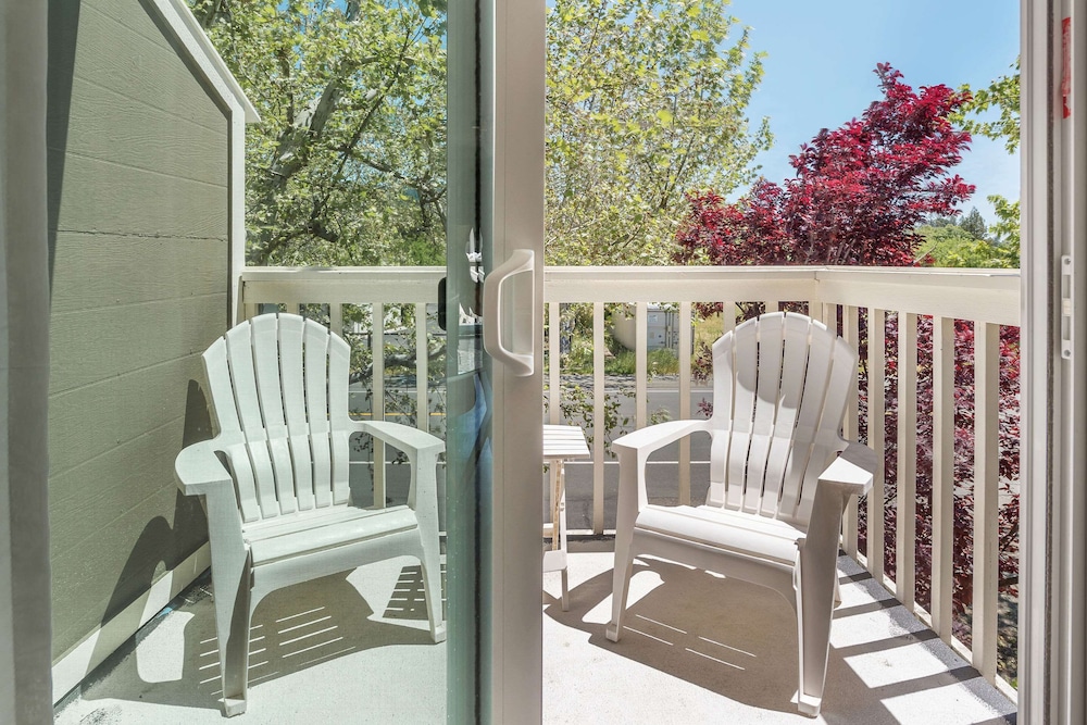 UPVALLEY INN HOT SPRINGS ASCEND HOTEL COLLECTION in CALISTOGA - CA