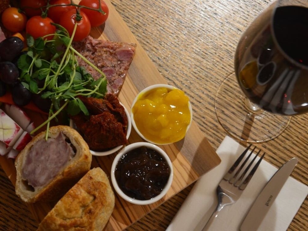 Black Bull Inn 24/40