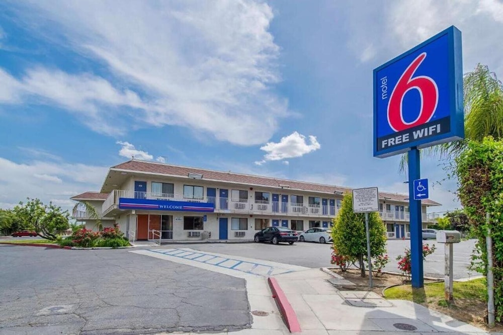 Motel6 Bakersfield, CA - Airport 55/63