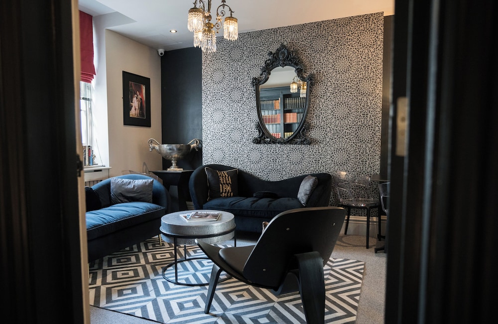 Square Townhouse 36/50