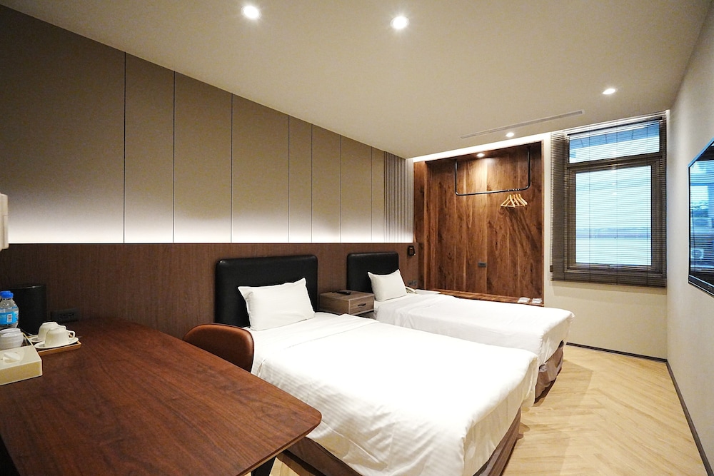 SUPERIOR, TWIN BEDS