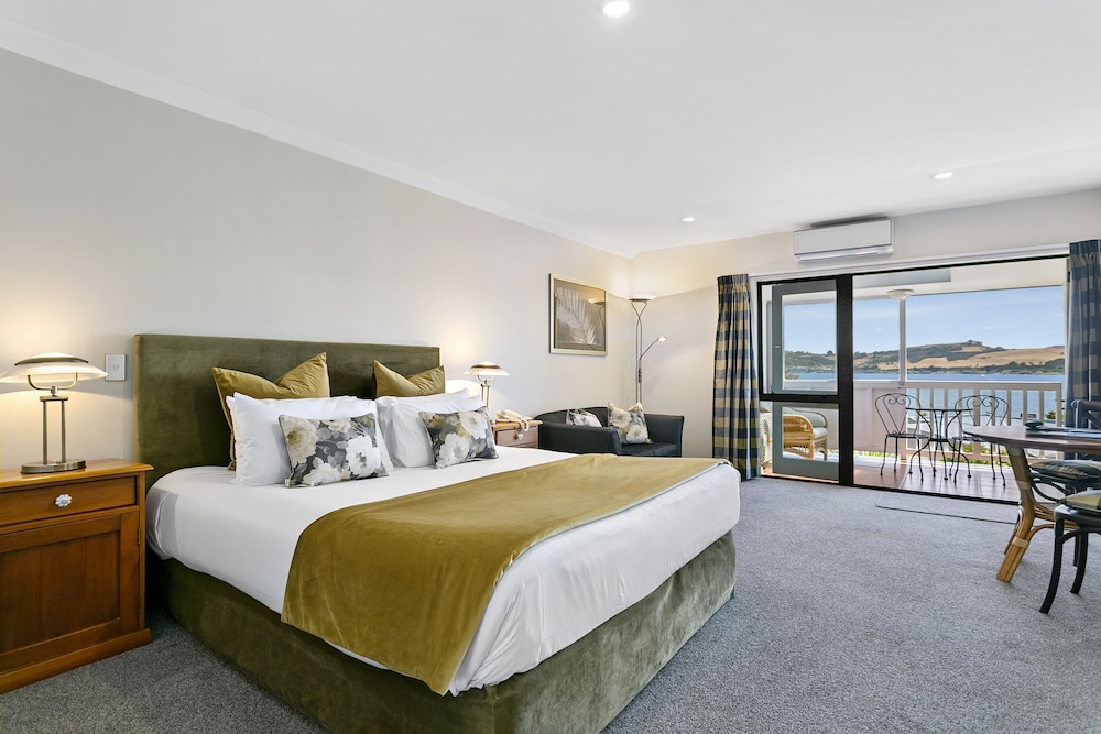 DELUXE, STUDIO, SUITE