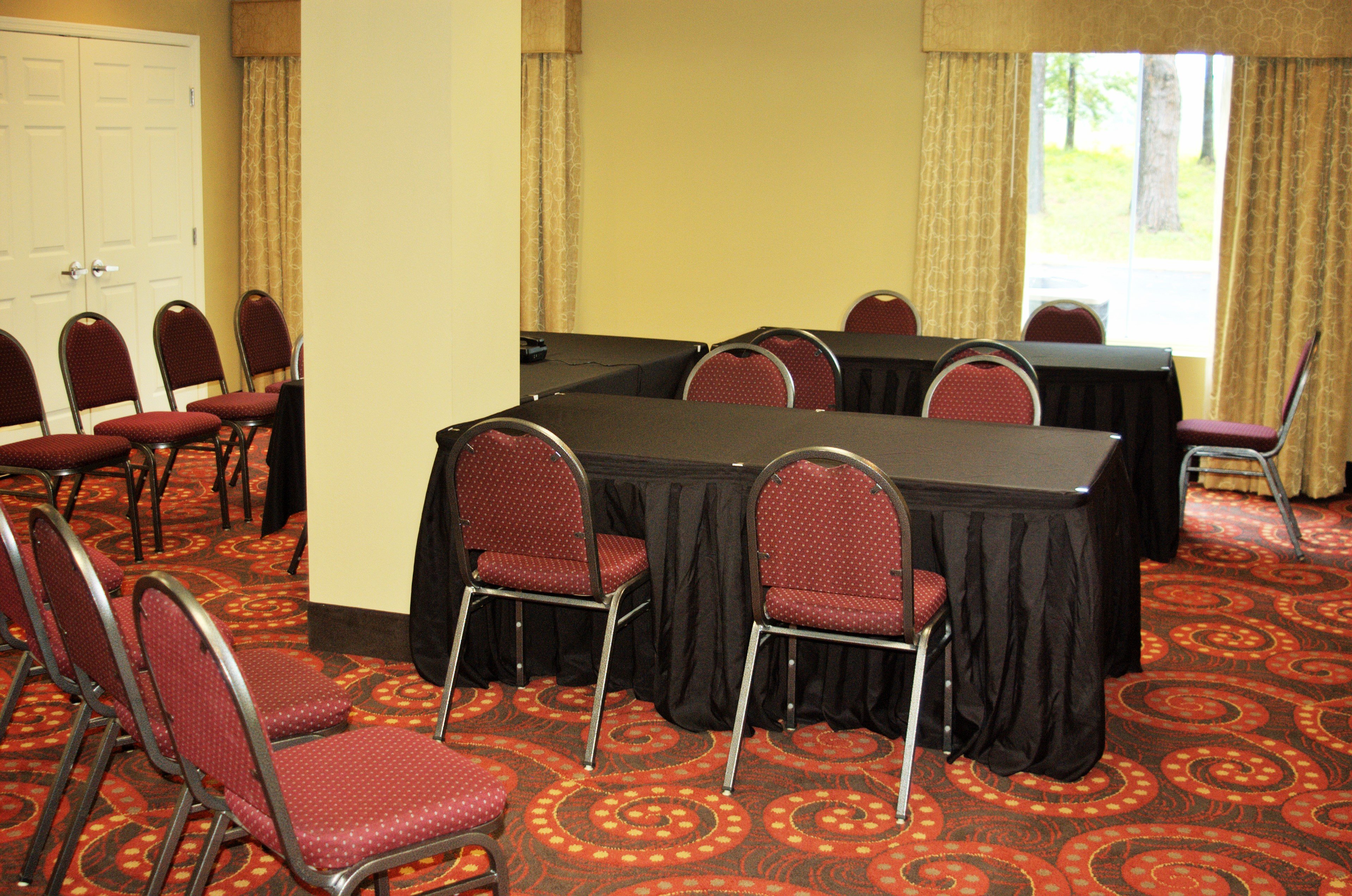 Holiday Inn Express Defuniak Springs 40/42