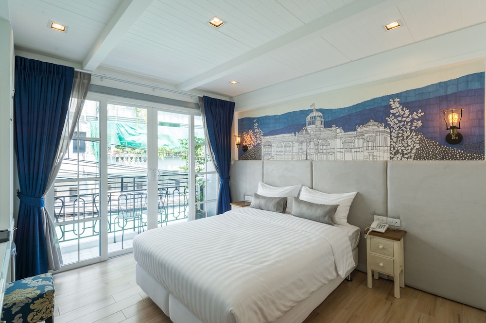 White Ivory Bed Breakfast 10/25