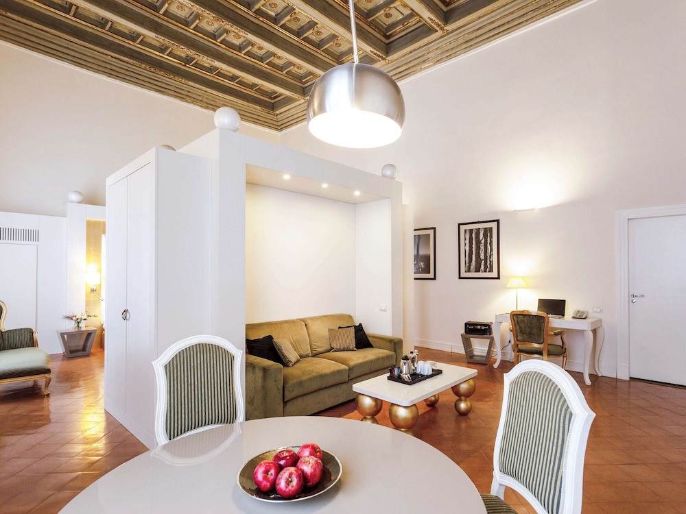 Palazzo Caracciolo Naples 33/43