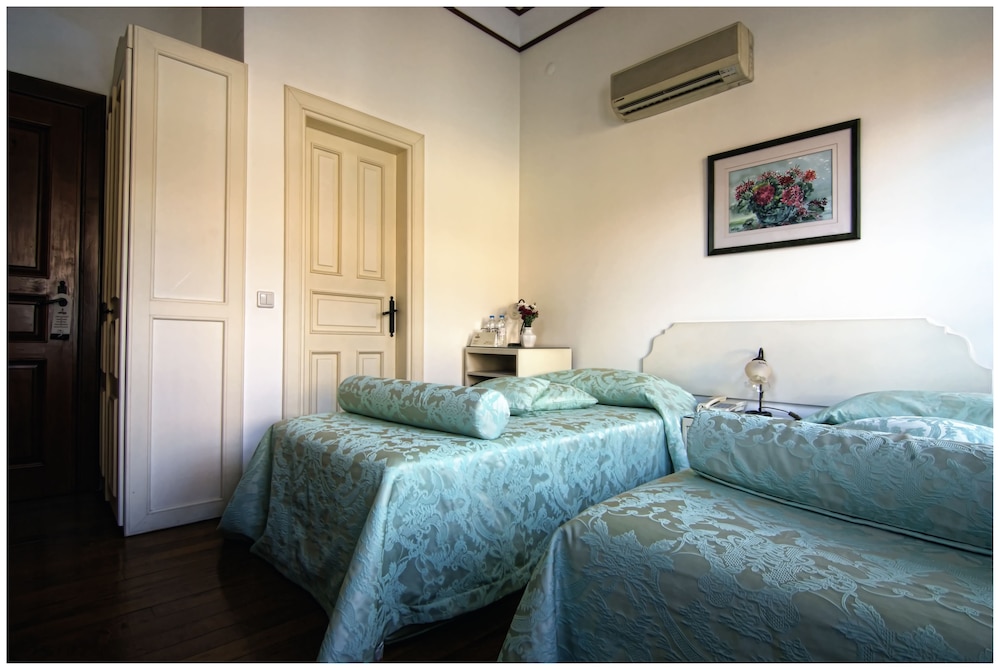 Minyon Hotel 44/74