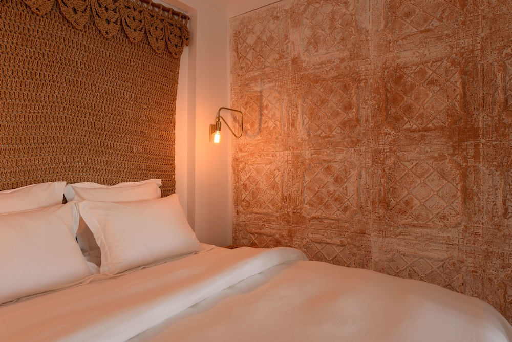 COCOON SUITES 37/68