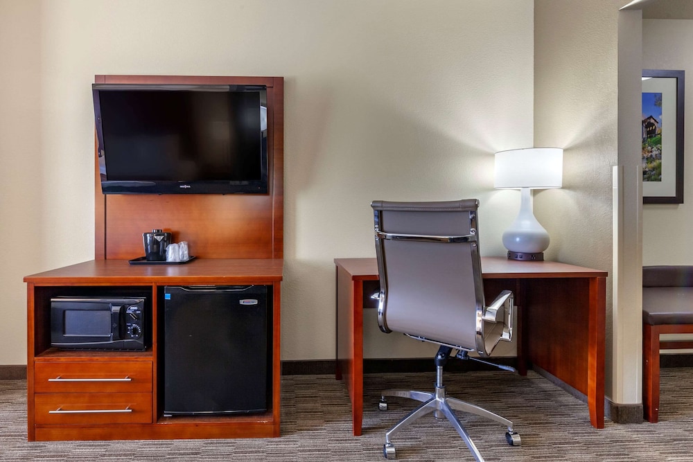Comfort Suites Oshkosh, WI 31/32
