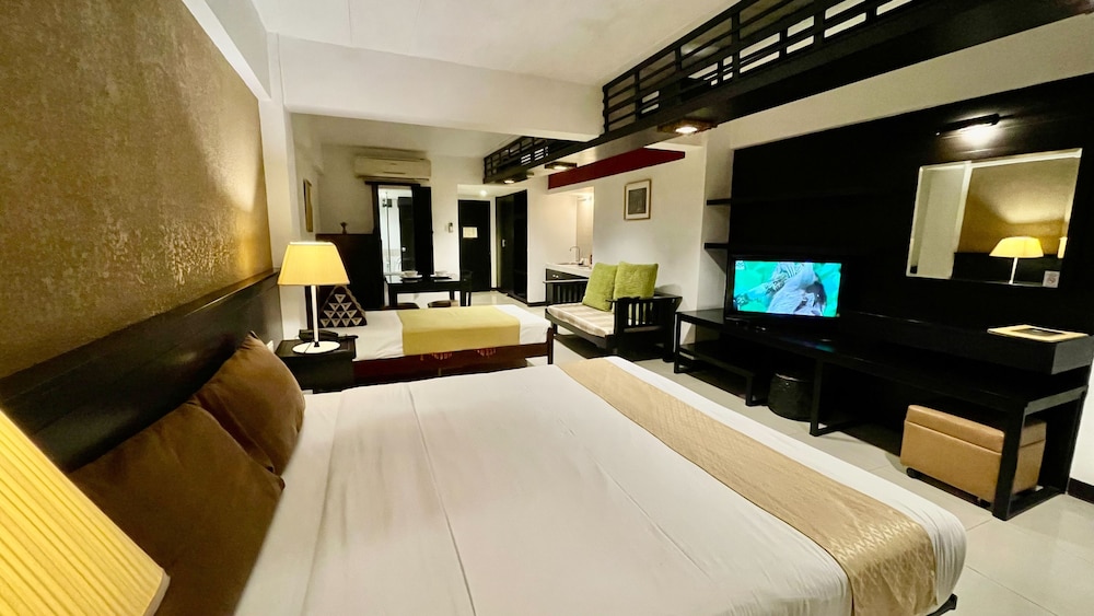 Siam Piman Hotel 25/72