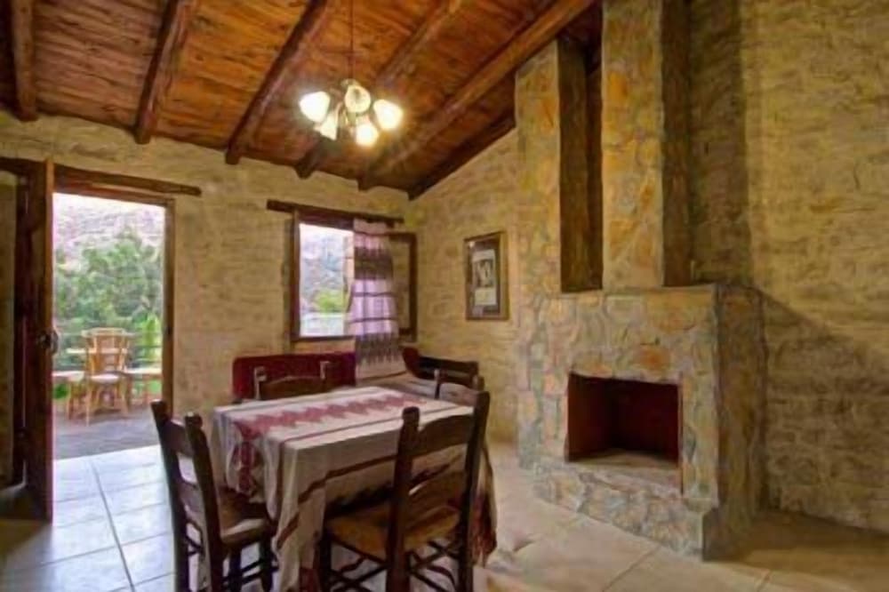 STONE VILLAGE 39/53