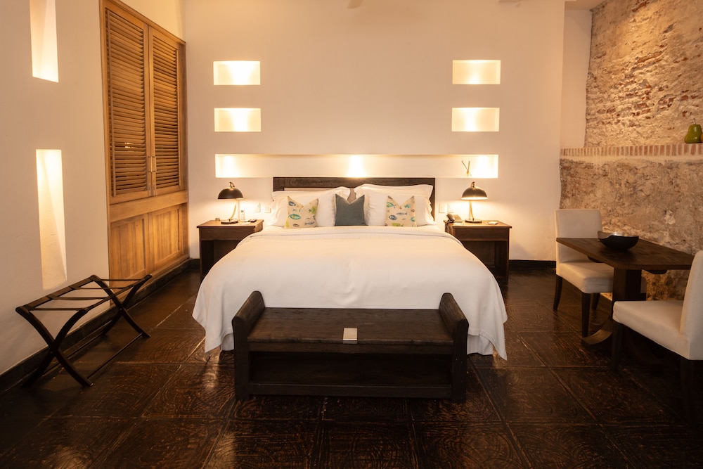 Multiple Bedrooms, Chalet, 5 King Beds, 3 Queen Beds 4/5