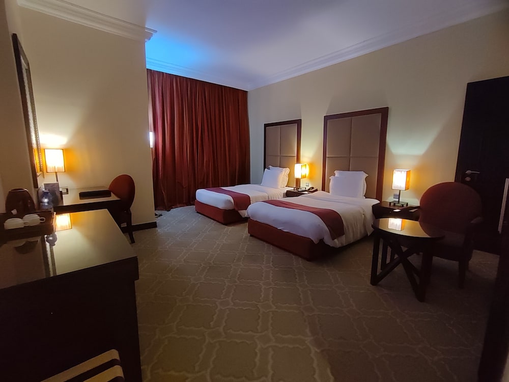 Grand Regal Hotel 7/60