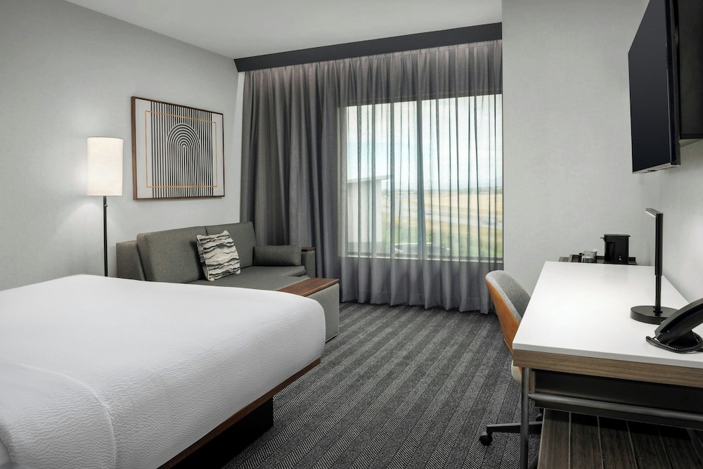 Suite, King Bed, Sofa, Accessible