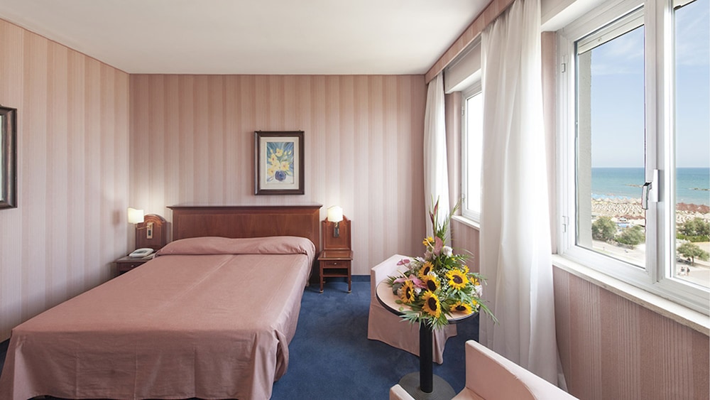 Esplanade Hotel 29/60