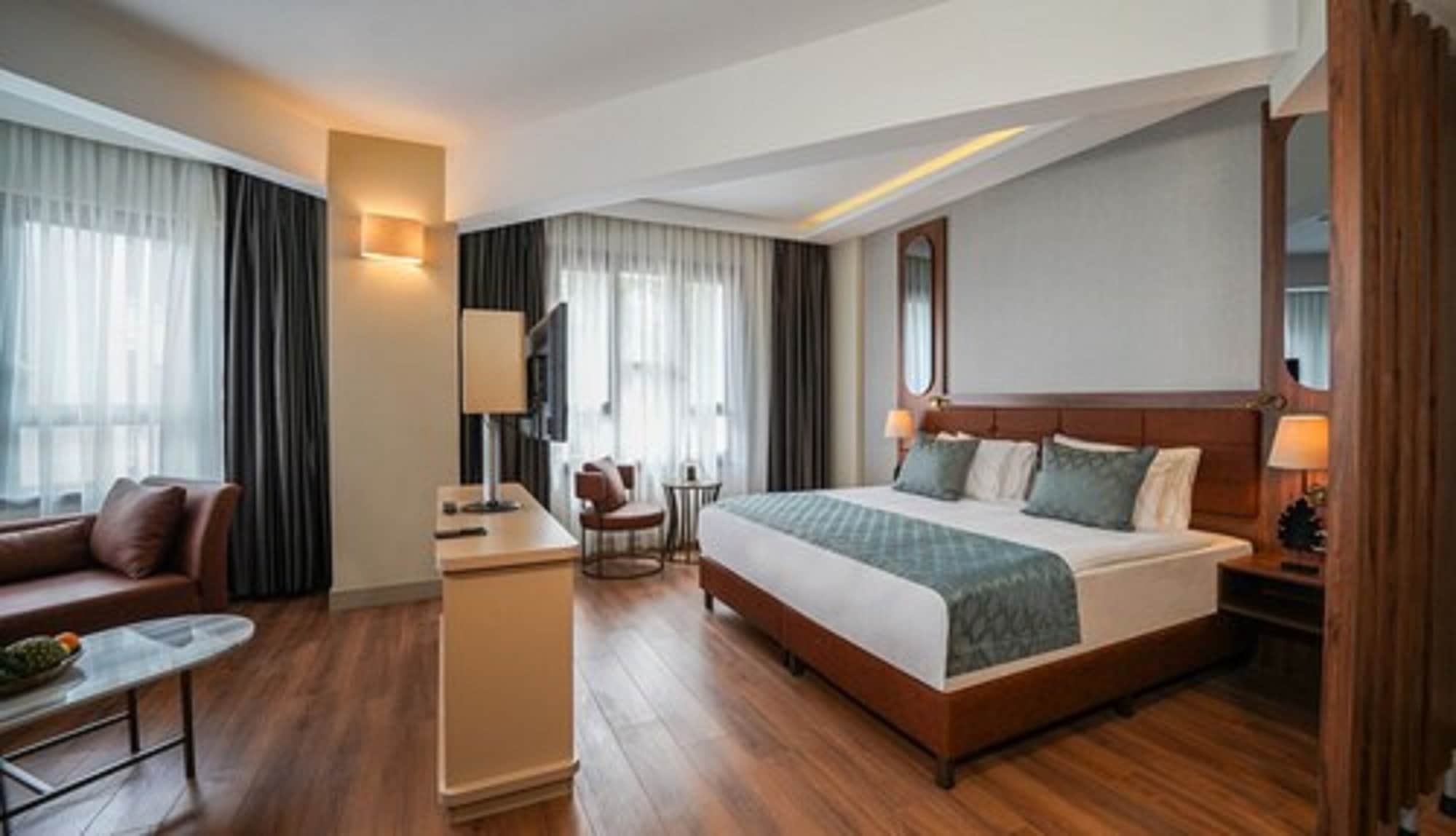 SUITE WITH BATHTUB