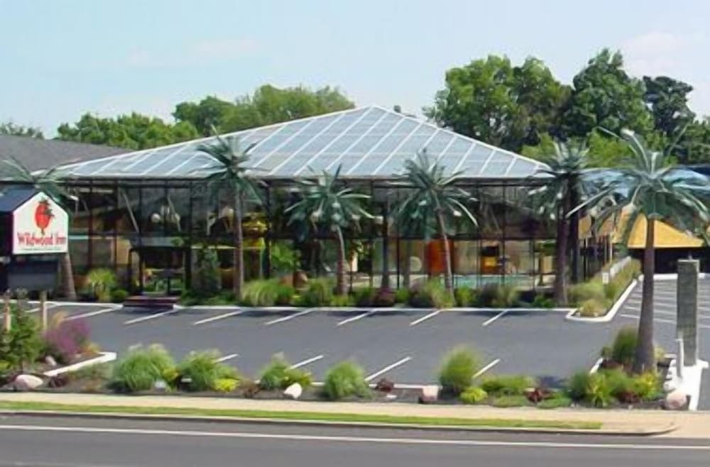Wildwood Inn Tropical Dome & Theme Suites 3/74