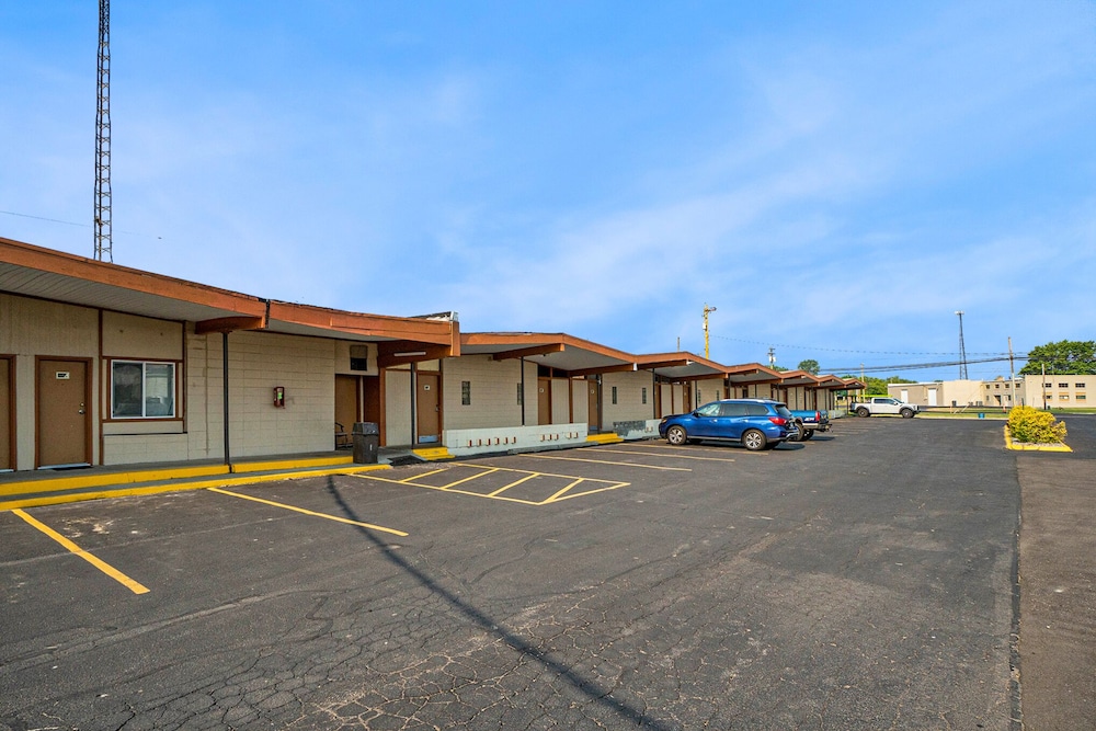 Great Lakes Inn and Suites 35/45