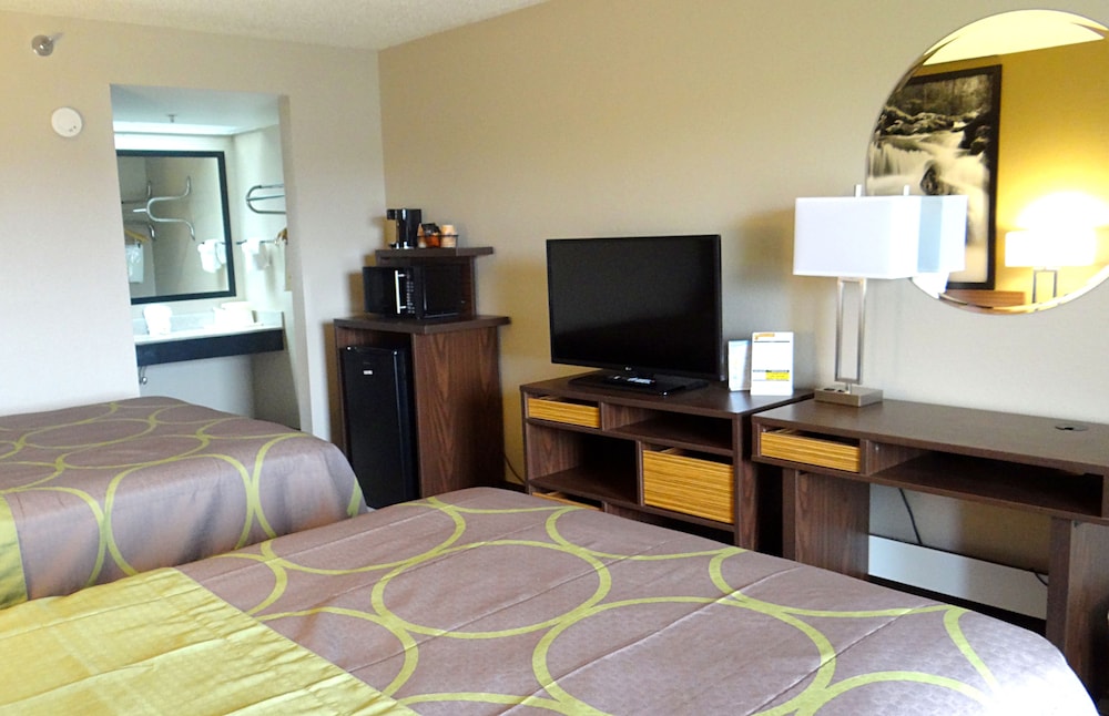 Super 8 by Wyndham Pigeon Forge Dollywood Lane 21/56