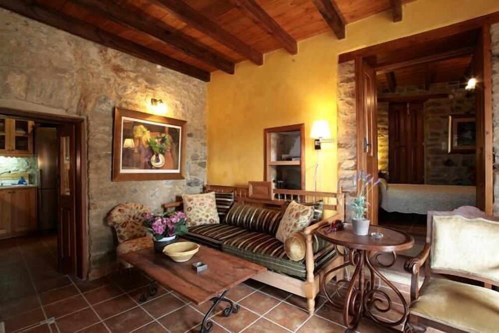 Dorovinis Country Houses 25/50