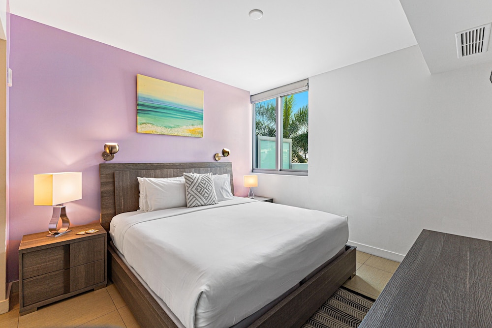 شقة بسرير كينج وسرير فردي بإطلالة على المدينة بشرفة بغرفة نوم واحدة مع أريكة، Dharma Home Suites Miami At Monte Carlo 6/10