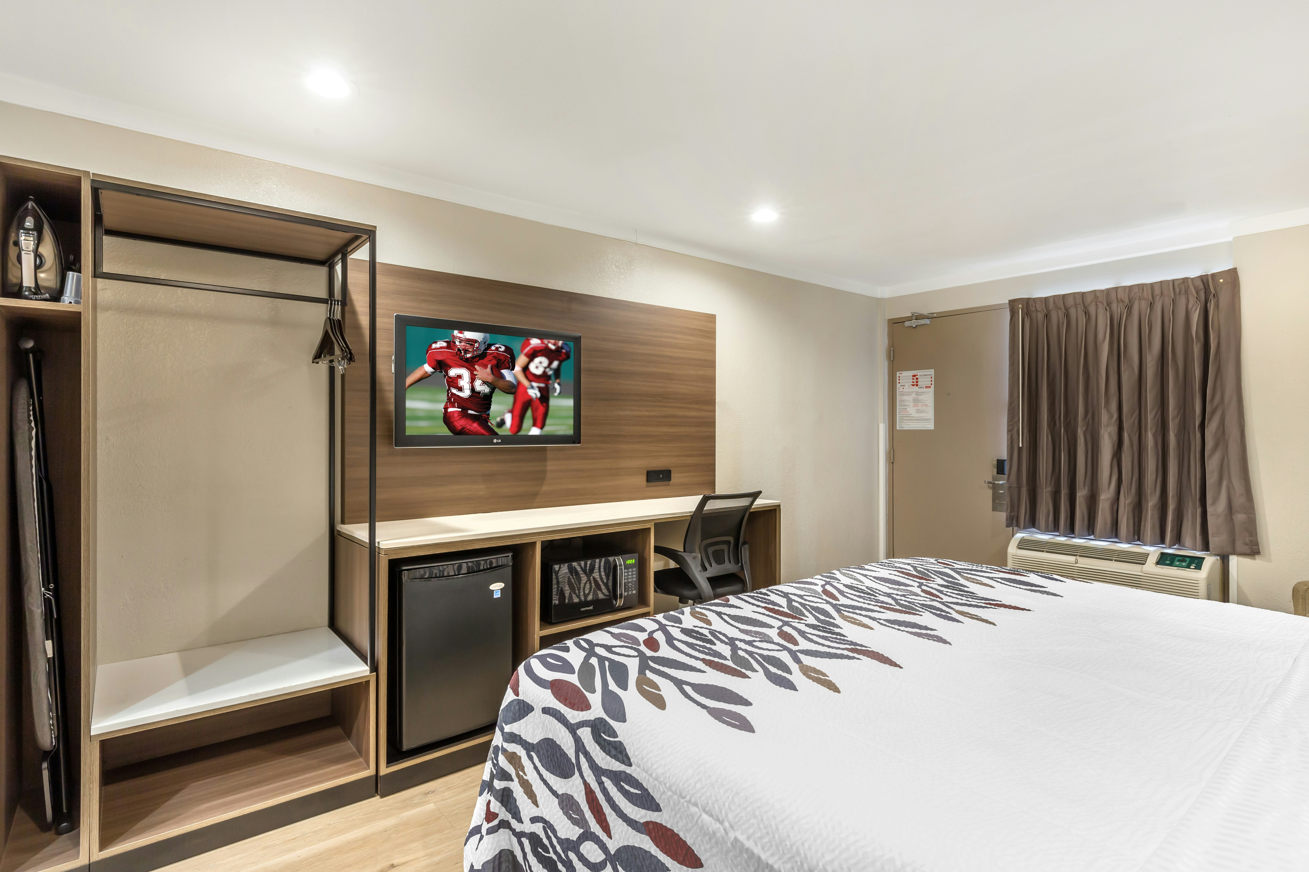 Deluxe, King Bed
