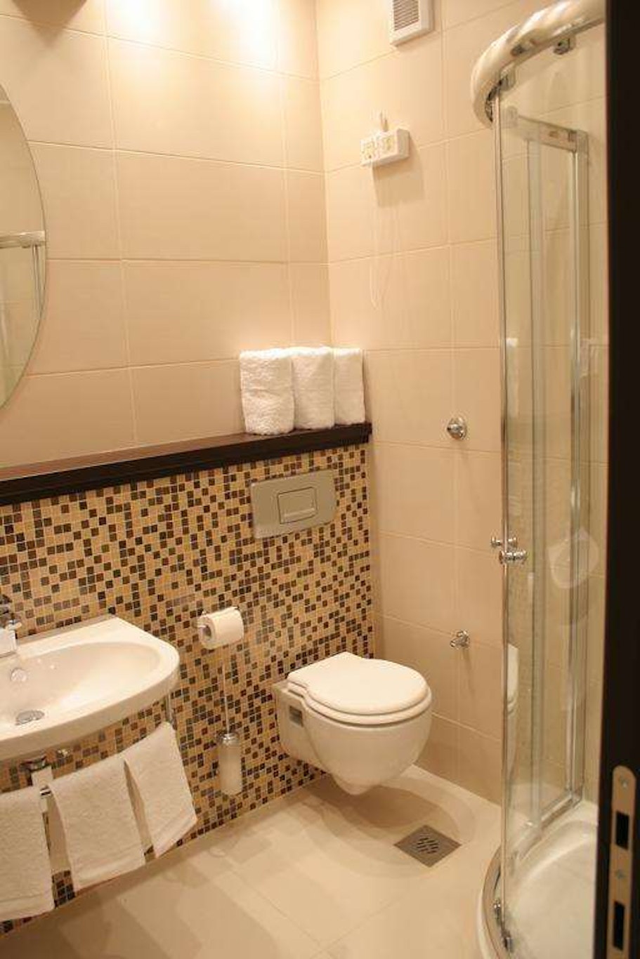 BOUTIQUE HOTEL ARTA 28/29