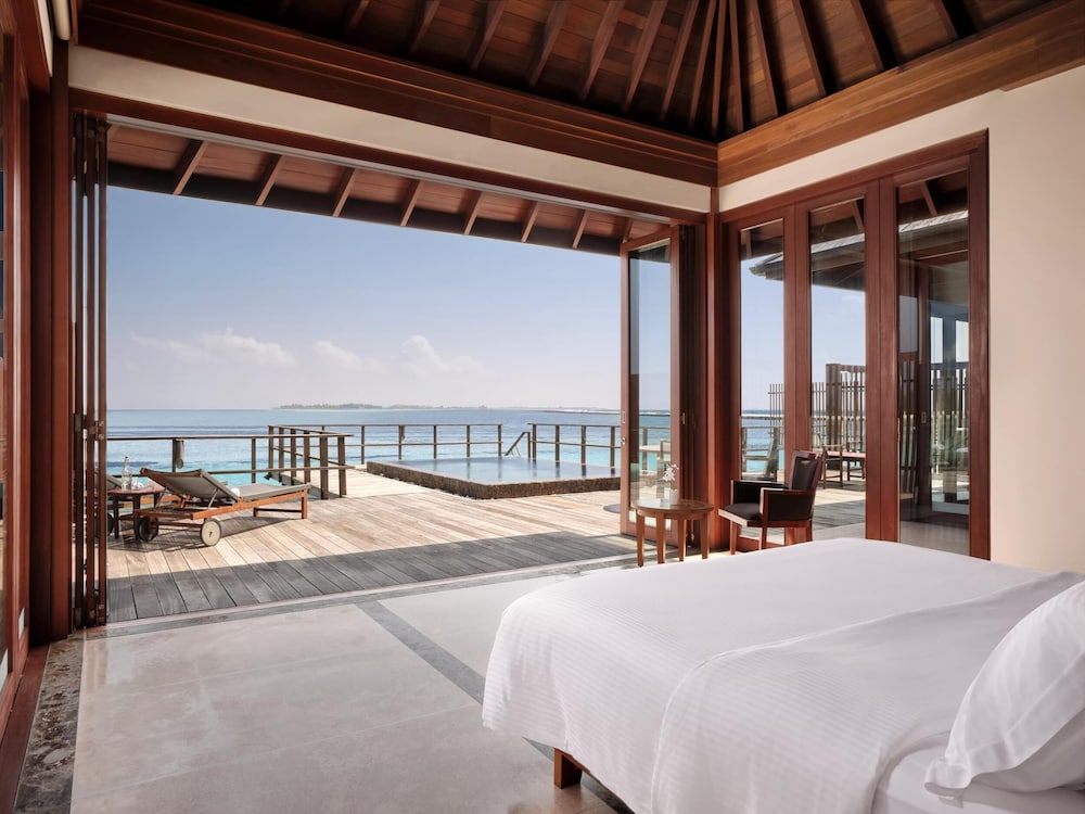 1 Bedroom, Ocean, Executive, Suite, Double Bed, Sofa, with Pool
