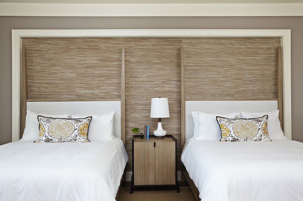 DELUXE, 2 QUEEN BEDS, GARDEN VIEW