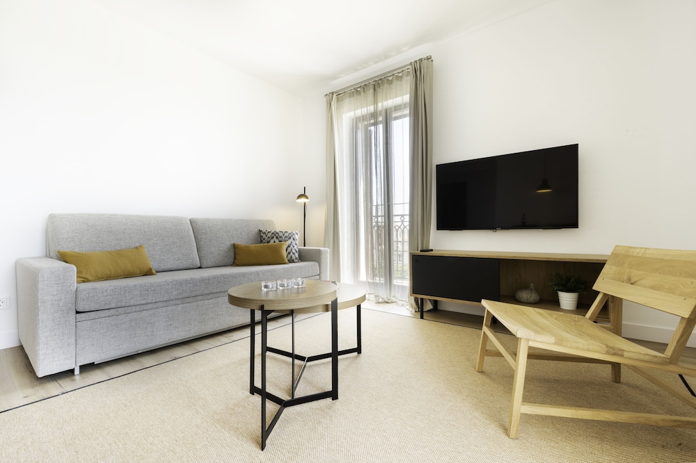 Port Plaza Apartments 18/42