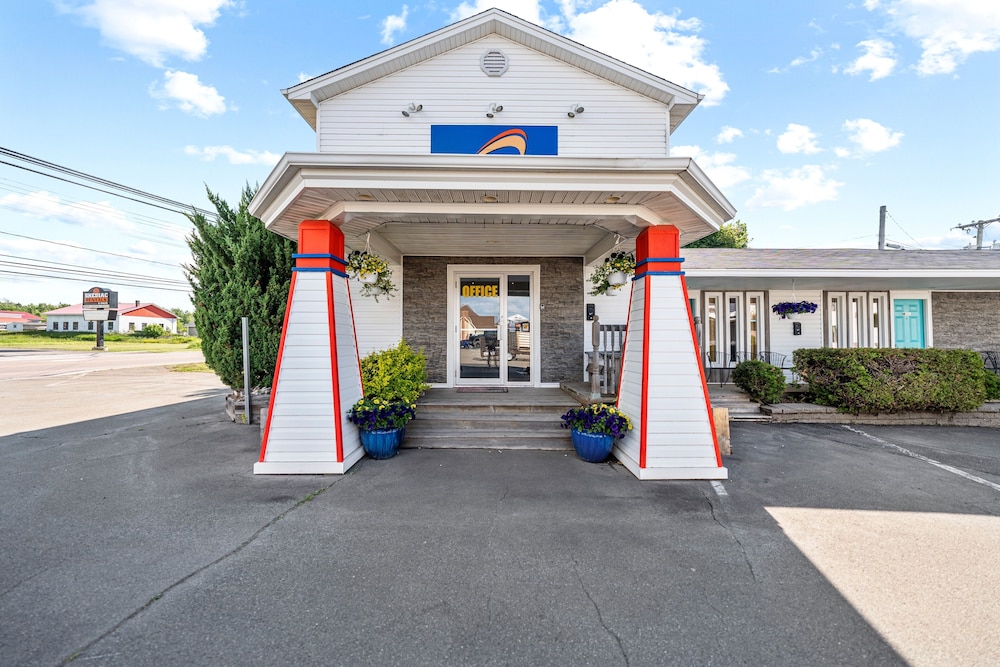 Auberge Shores Inn & Hotel 33/47