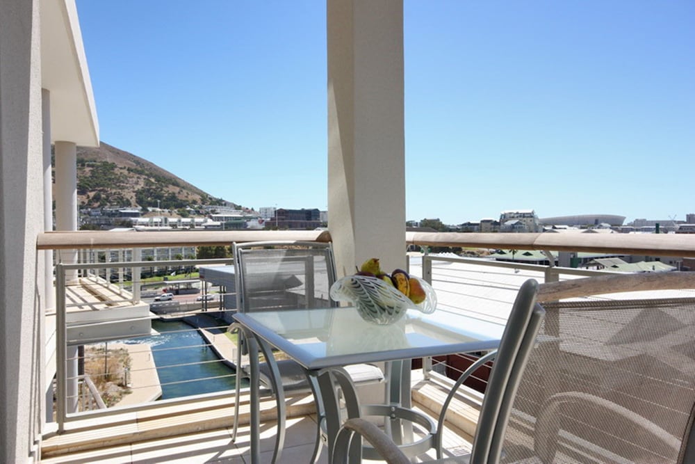 CANAL QUAYS CAPE TOWN 31/50