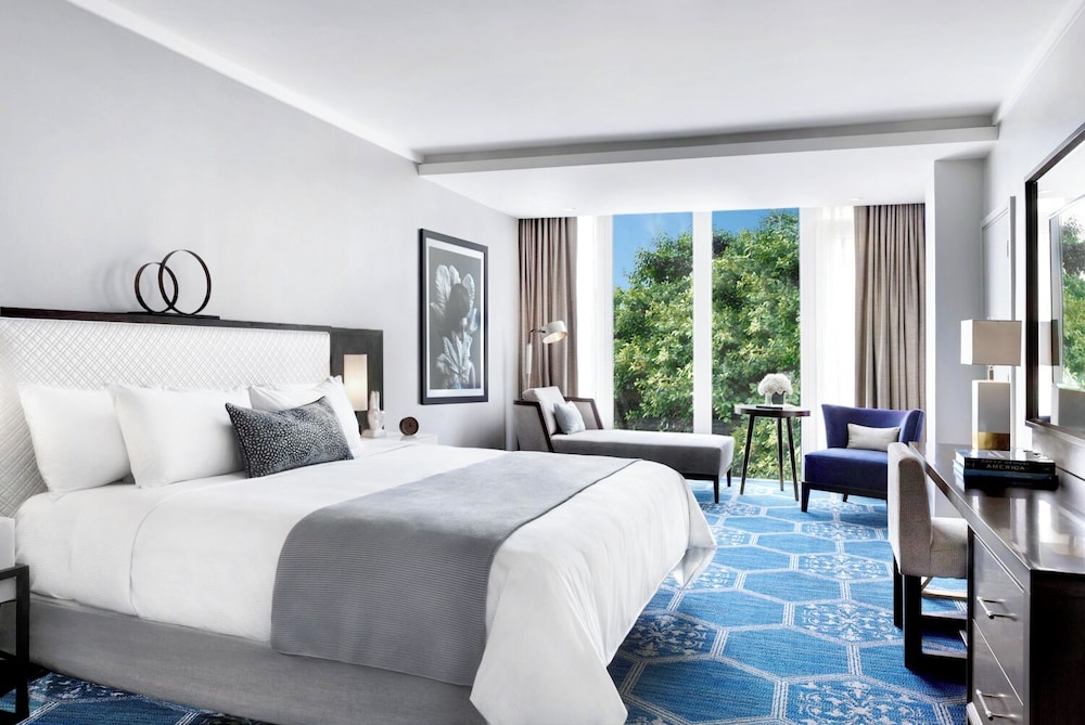 Grand, Tower, King Bed