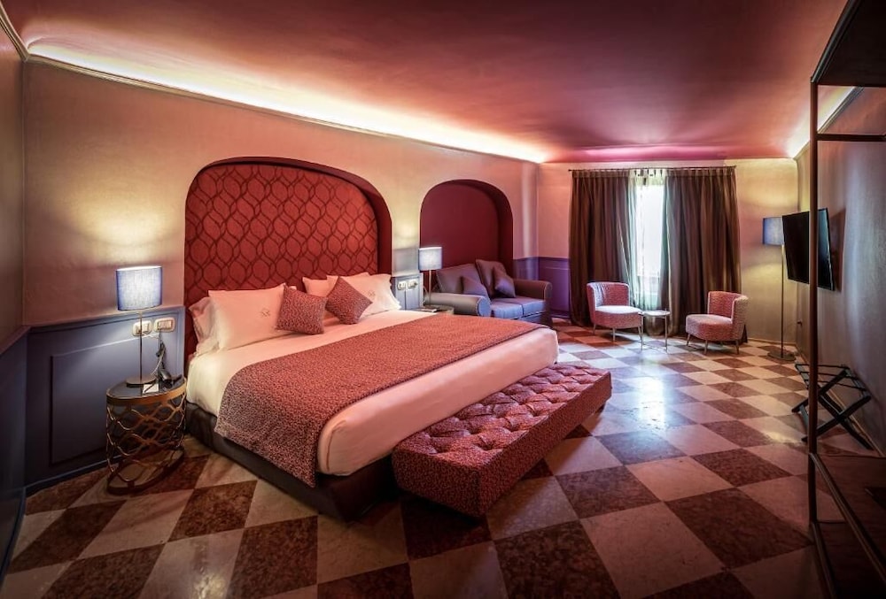 JUNIOR SUITE, STUDIO