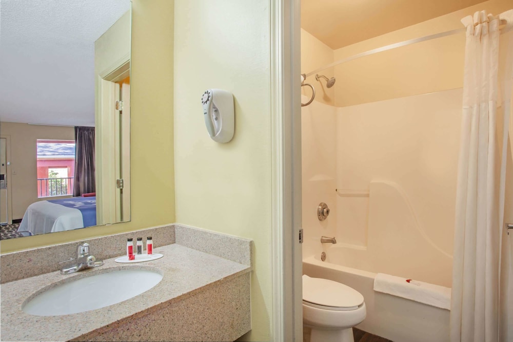 Days Inn by Wyndham Pensacola I-10 20/34