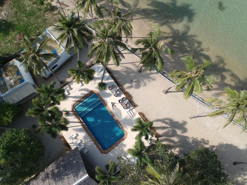 Lime N Soda Beachfront Resort 43/50