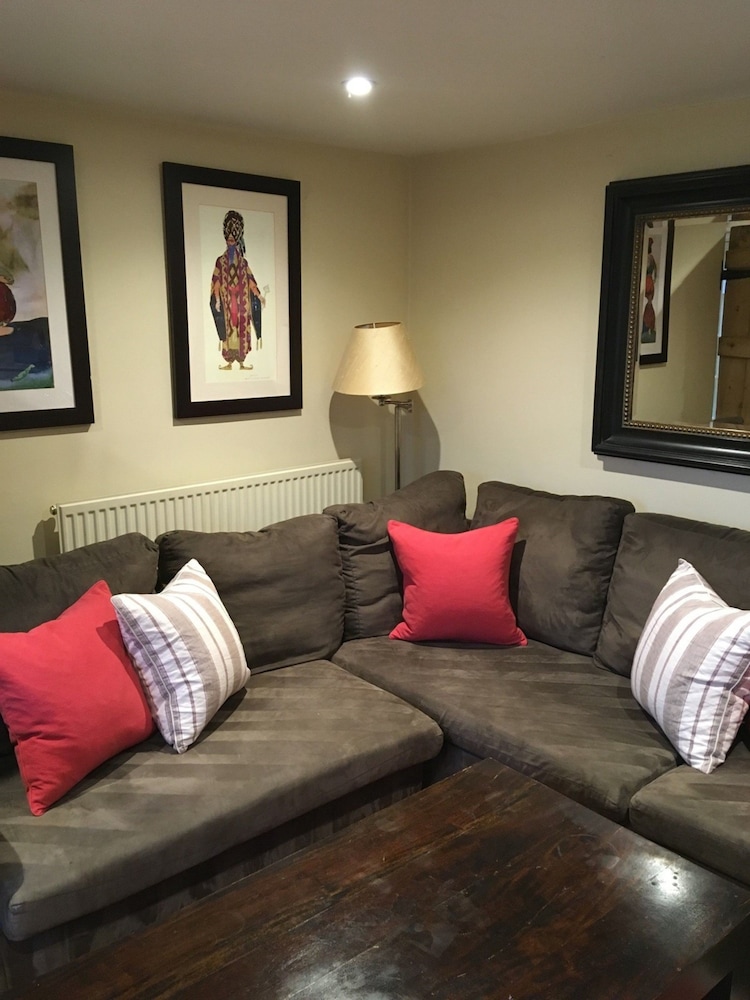 The Royal Oak Inn 32/50