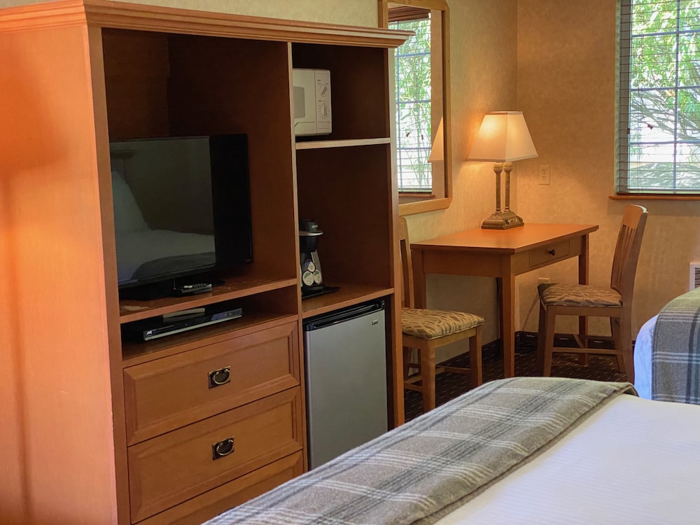 Cousins Country Inn 15/26