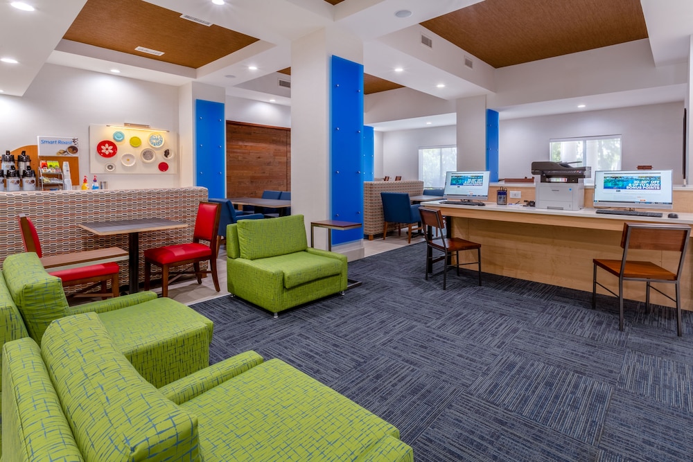 Holiday Inn Express Hotel And Suites Charlotte Arrowood 13/47