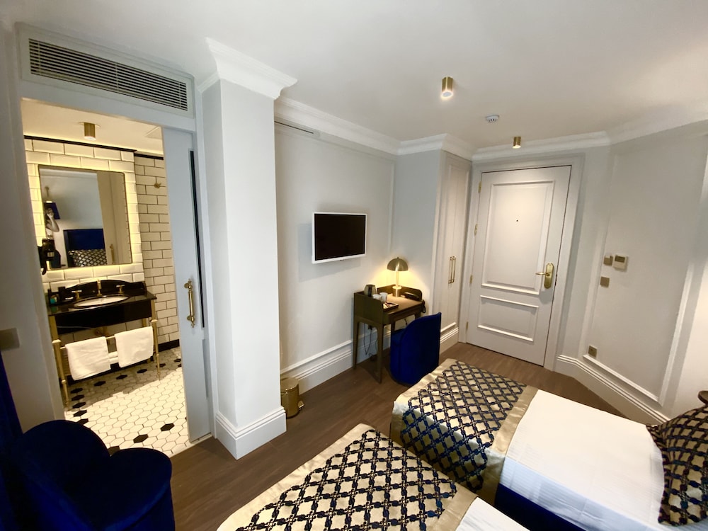 A11 Exclusive Hotel 15/25