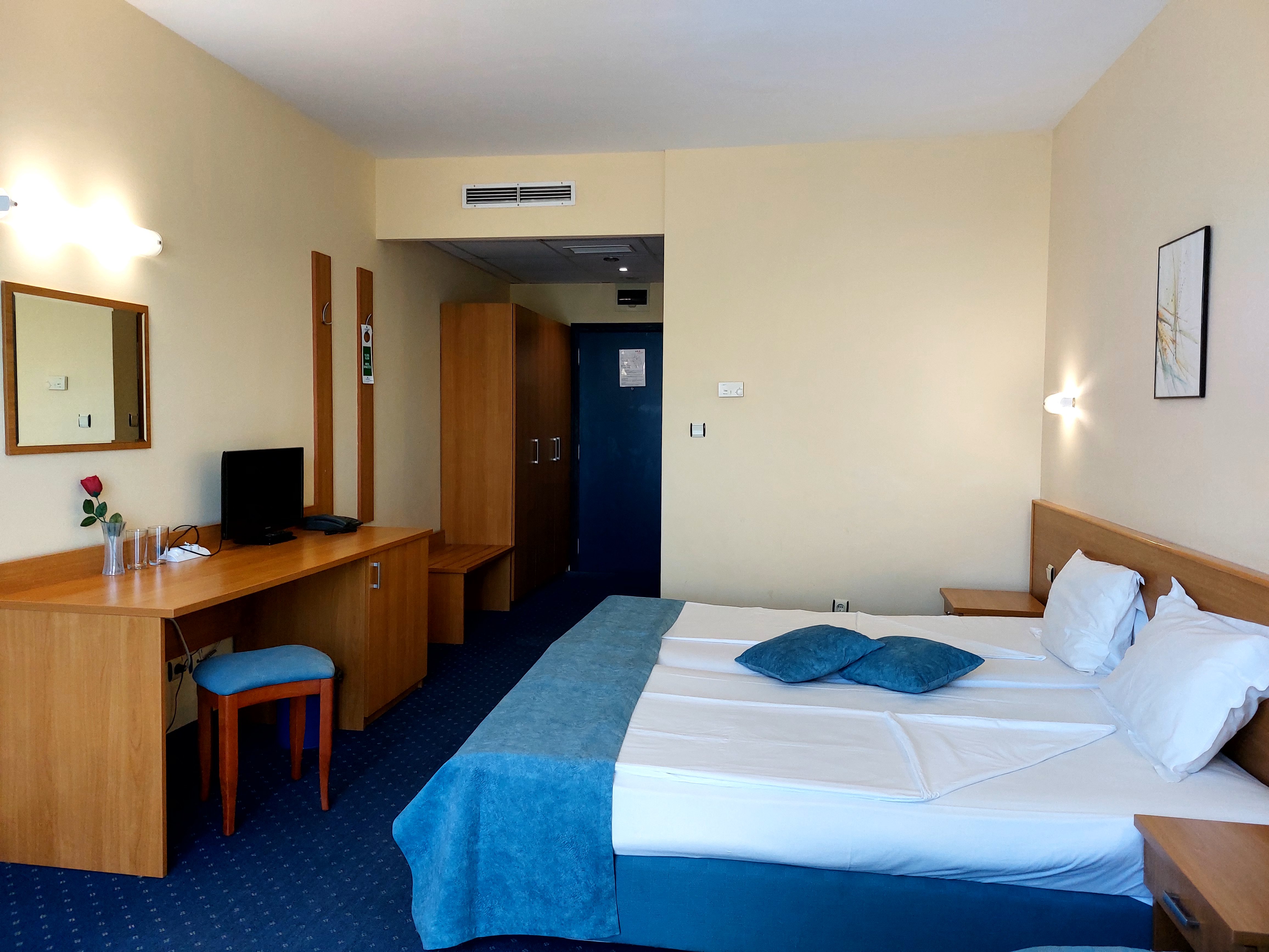 DOUBLE ROOM