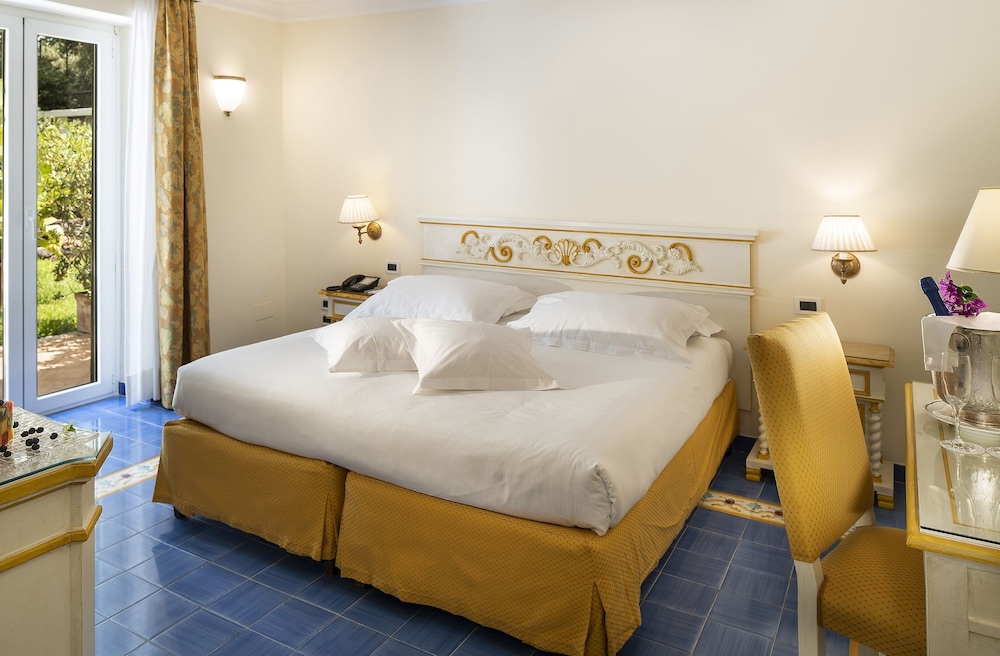 STANDARD, DOUBLE OR TWIN BED, GARDEN VIEW