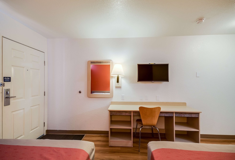 Motel6 Bellingham, WA 20/43