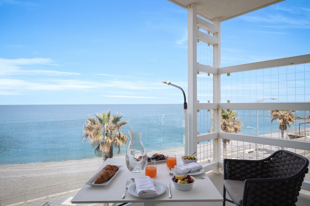 Seaside Hotel 30/42