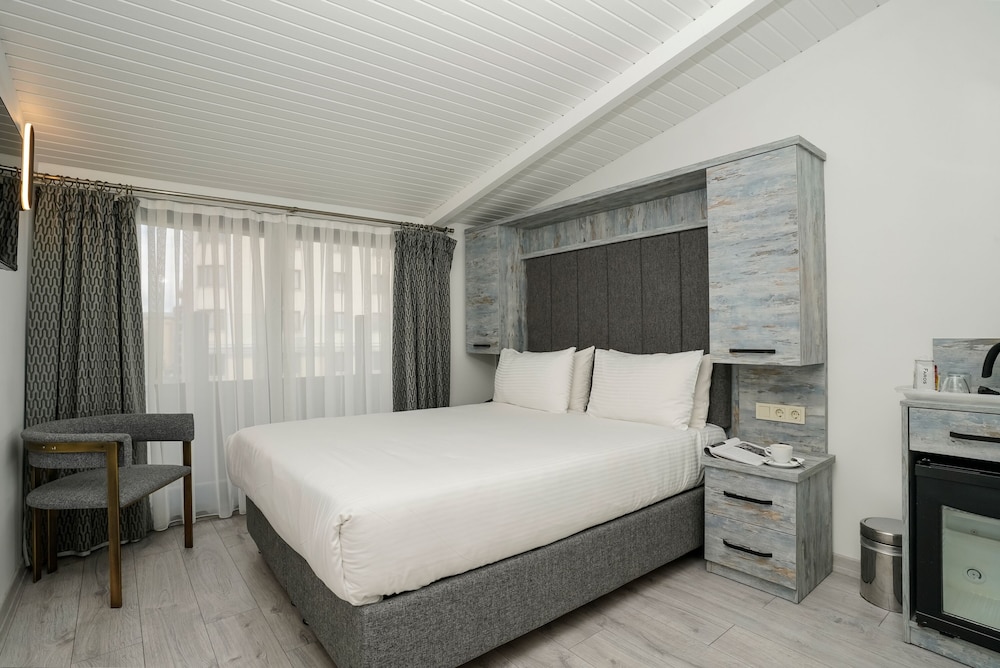 ROOF, DOUBLE BED